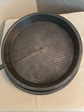 Black Round Nonstick Cake Pan - Textured Base